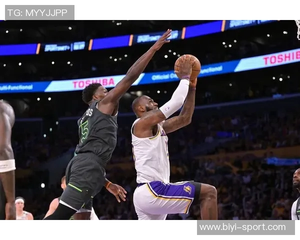 一年前的今天NBA总决赛雄鹿战胜雷霆夺冠老里与全队欢庆胜利时刻
