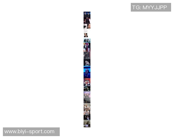 拜仁25-26赛季全家福揭晓夏窗四新援与德超杯奖杯沙拉盘同框亮相